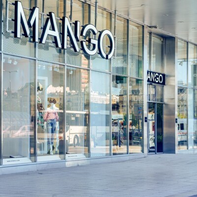 SKLEP ODZIEŻOWY MANGO W DOMU TOWAROWYM JUNIOR W WARSZAWIE — Warszawa, Polska